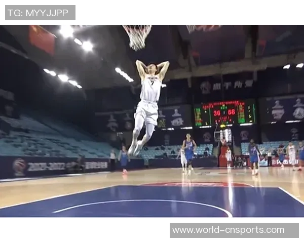 兰德尔半场表现抢眼10投6中砍下全队最高18分助力球队争胜 兰德尔半场表现抢眼10投6中砍下全队最高18分助力球队争胜