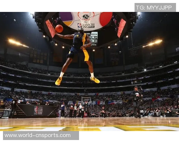 小南斯篮下强势扣篮展现霸主风范引爆全场激情时刻 小南斯篮下强势扣篮展现霸主风范引爆全场激情时刻