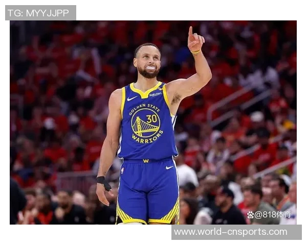 库里股四头肌受伤赛后痛苦一瘸一拐离场引发球迷担忧