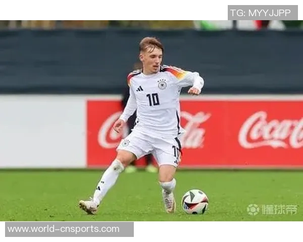 德甲传奇教练盛赞卡尔表现出色称其为拜仁核心新星